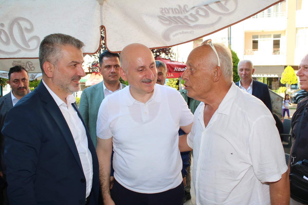 akaraismailoglu's tweet image. Milletimizin sesi, bizim yol haritamızdır. Her talep, her beklenti; bizim için en büyük sorumluluktur.
Çarşıbaşı ilçemizde kıymetli esnafımızı ve vatandaşlarımızı ziyaret ettik. Güler yüzleri, samimi sohbetleri ve bizlere gösterdikleri ilgi için her bir hemşehrimize gönülden…