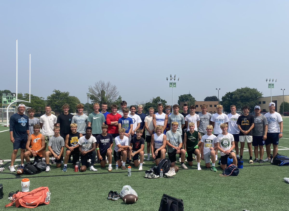 jefftrickeyqb's tweet image. Great group of young men in Eau Claire.   Coachable, focused and FUN.