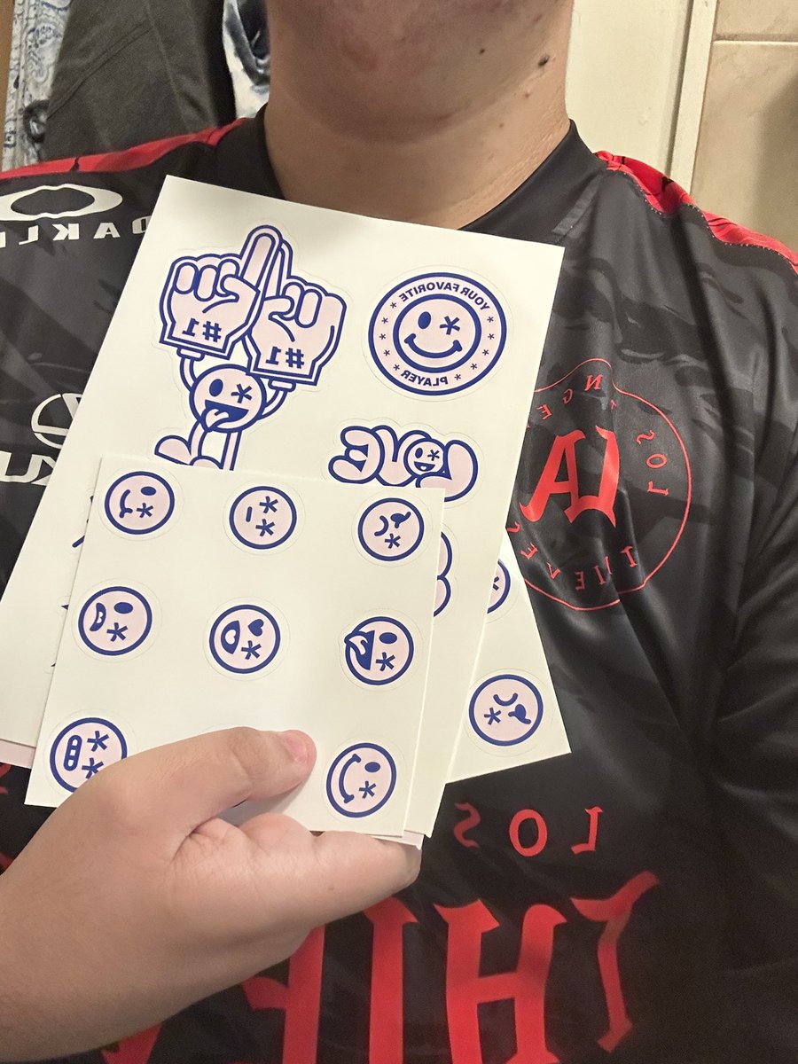 K3vin_L1N's tweet image. You like free stickers? 

Feel free to ask for some @YFP_gg stickers during the @100Thieves Summer Block Party. 

Come Say Hi!