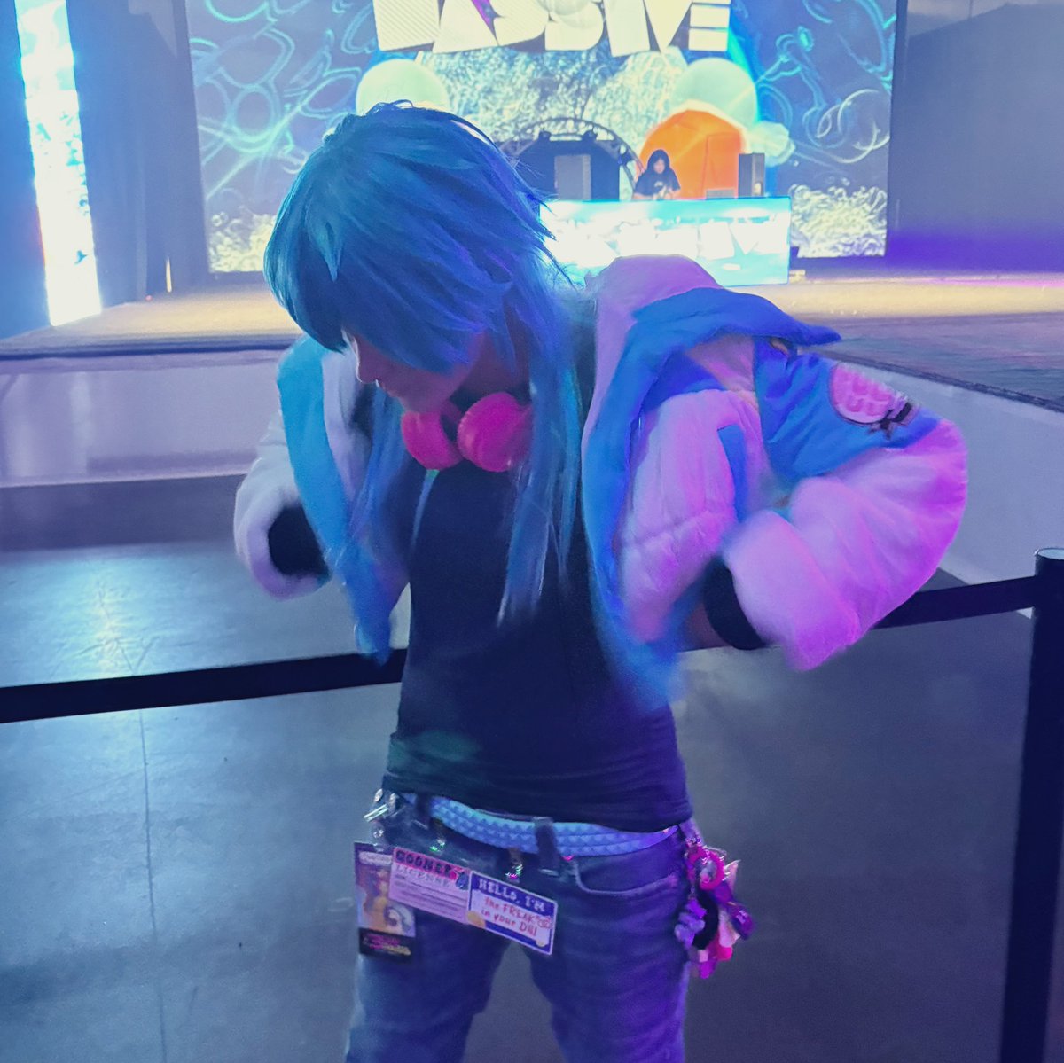 lixyaoo's tweet image. fujoed out at the rave
