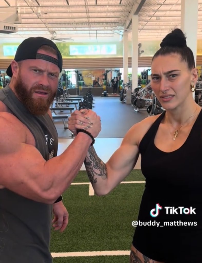 MyBuddyRhea's tweet image. This is how their scene in Terrifier 4 is gonna start…. Art just shows up to the gym &amp;amp; they’re like “look at this freak” and then boom… 🤭 

Hear me out 😝