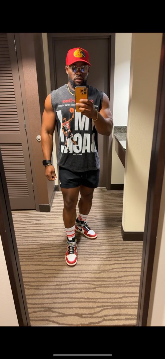 ThisIsNotJay20's tweet image. Ima head back out in these skreets.