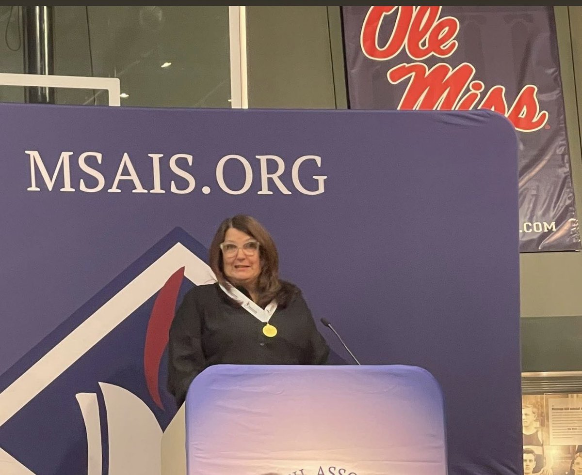 Congratulations to MAIS Hall of Fame inductee, Susan Byrd Price. At Leake Academy her career was oustanding with 3200 points and still holds the record, 35 years later. After Leake Academy, Susan went on to continue her basketball career at the University of Mississippi. ❤️💙🏀