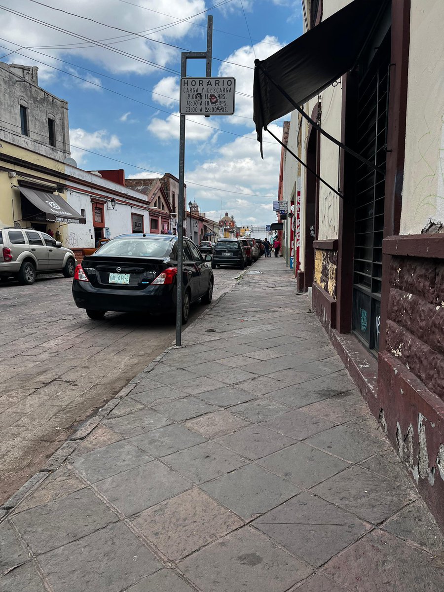 AlertaQro's tweet image. 👷🏻♂️🚧Reparan las banquetas deterioradas del Centro Histórico de #Querétaro
📞La ciudadanía puede reportar al 070 las banquetas en mal estado del #CentroHistórico
Más información⤵️
wp.me/p8iMZT-Xm8