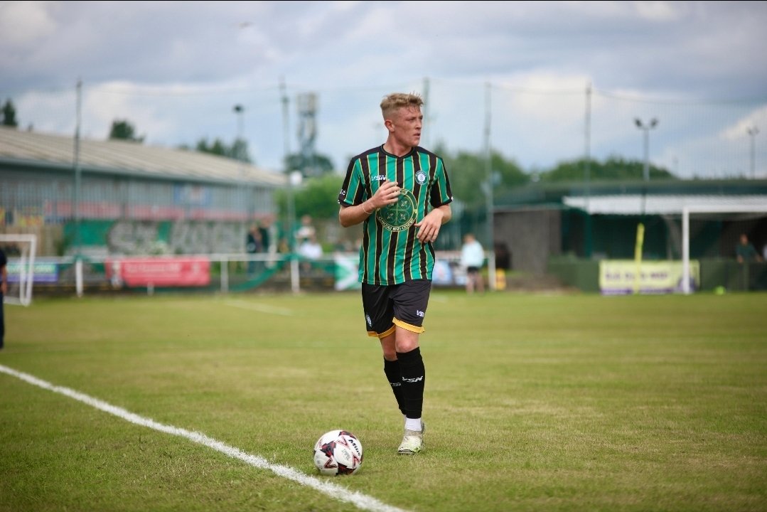 StRochsJuniors's tweet image. We had our new away kit, bearing the Graces Glasgow Irish Centre logo, on show at today's 2-1 victory over Vale of Clyde.
This will be available for fans to purchase in a few weeks.
The new home kit will be on show soon....we can confirm it's also a belter🍀🍭💚