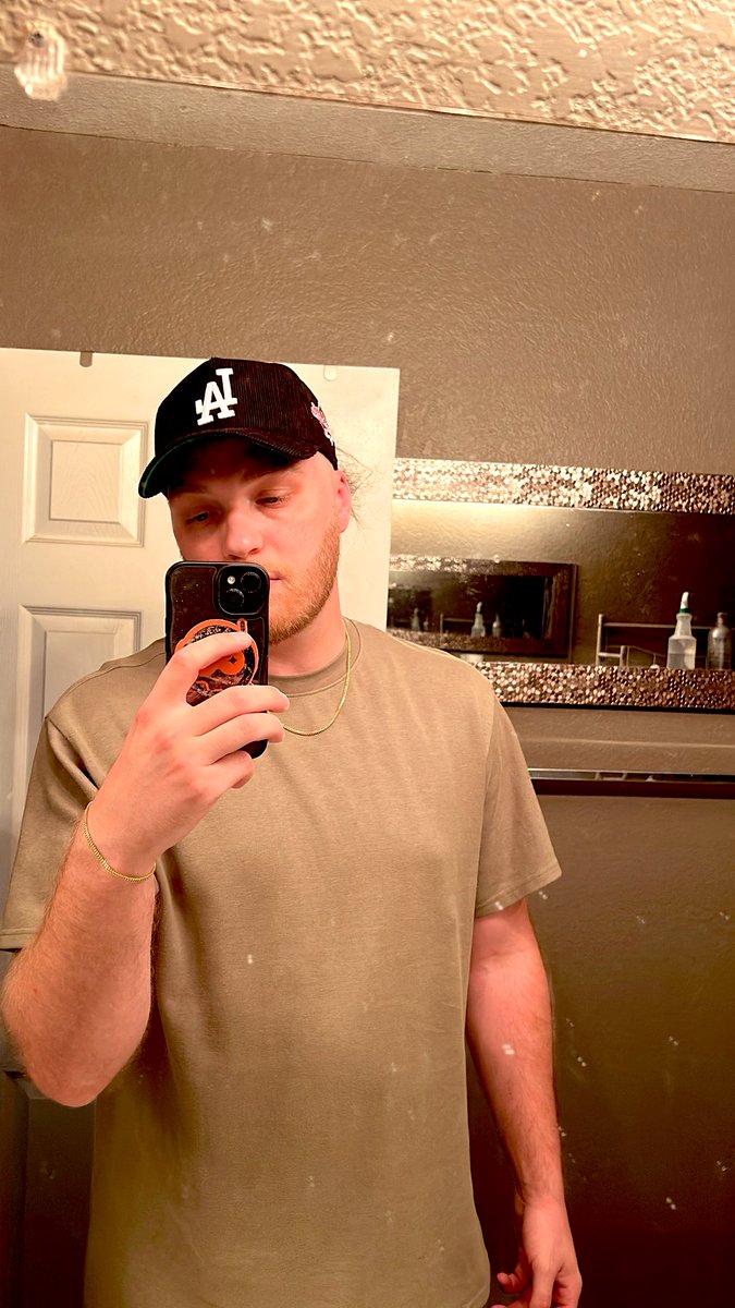 xHaze117's tweet image. Happy Saturday yall, fresh cut 😎
Chillin wit the bro and his minions for his late bday then kickin it with some long time homies tonight 🤙🏻  
Oh and 3 months till worlds 😬