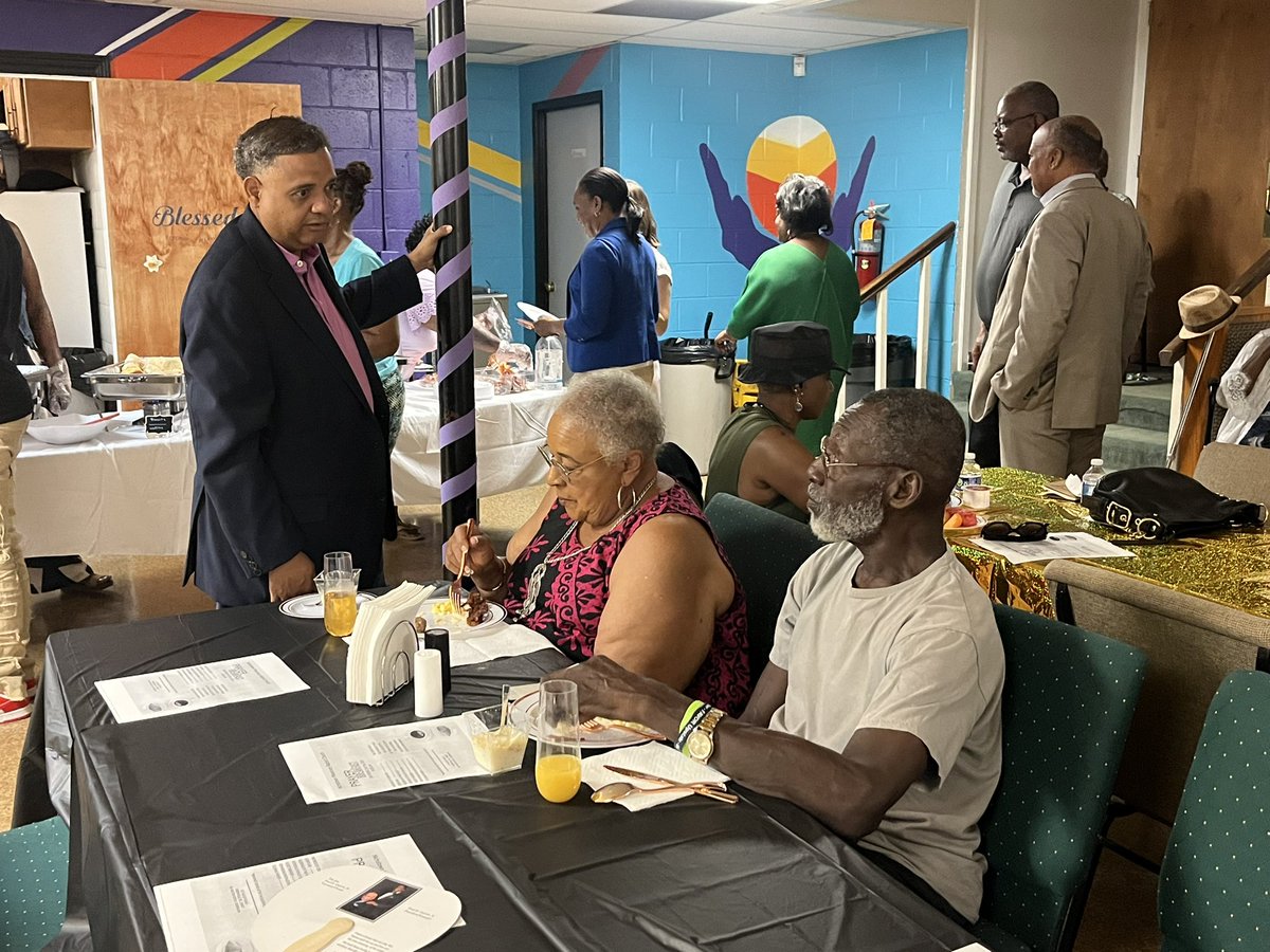 BrownforSC's tweet image. This morning, I was thrilled to attend the Annual Prayer Breakfast hosted by the Senior Missionary Ministry of Nicholtown Missionary Baptist Church. It was a packed house for a great service, and some great food too!