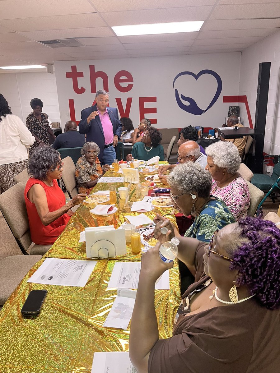 BrownforSC's tweet image. This morning, I was thrilled to attend the Annual Prayer Breakfast hosted by the Senior Missionary Ministry of Nicholtown Missionary Baptist Church. It was a packed house for a great service, and some great food too!