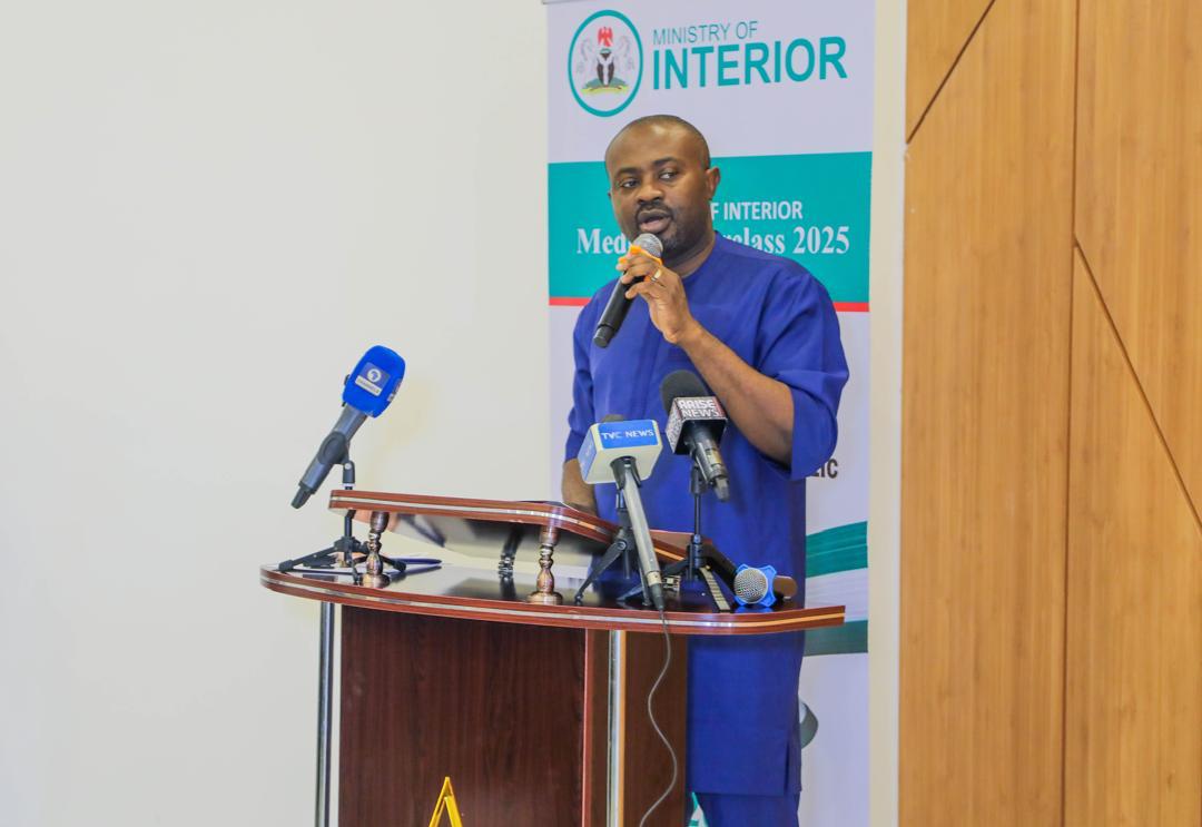Fedfireng's tweet image. The Ministry of Interior hosted a Media Masterclass for PROs of its 6 agencies today in Abuja, themed "Beyond Press Statements."
HM Dr. Olubunmi Tunji-Ojo urged smarter media engagement and synergy between traditional & digital platforms. #InteriorMedia #PublicEngagement…