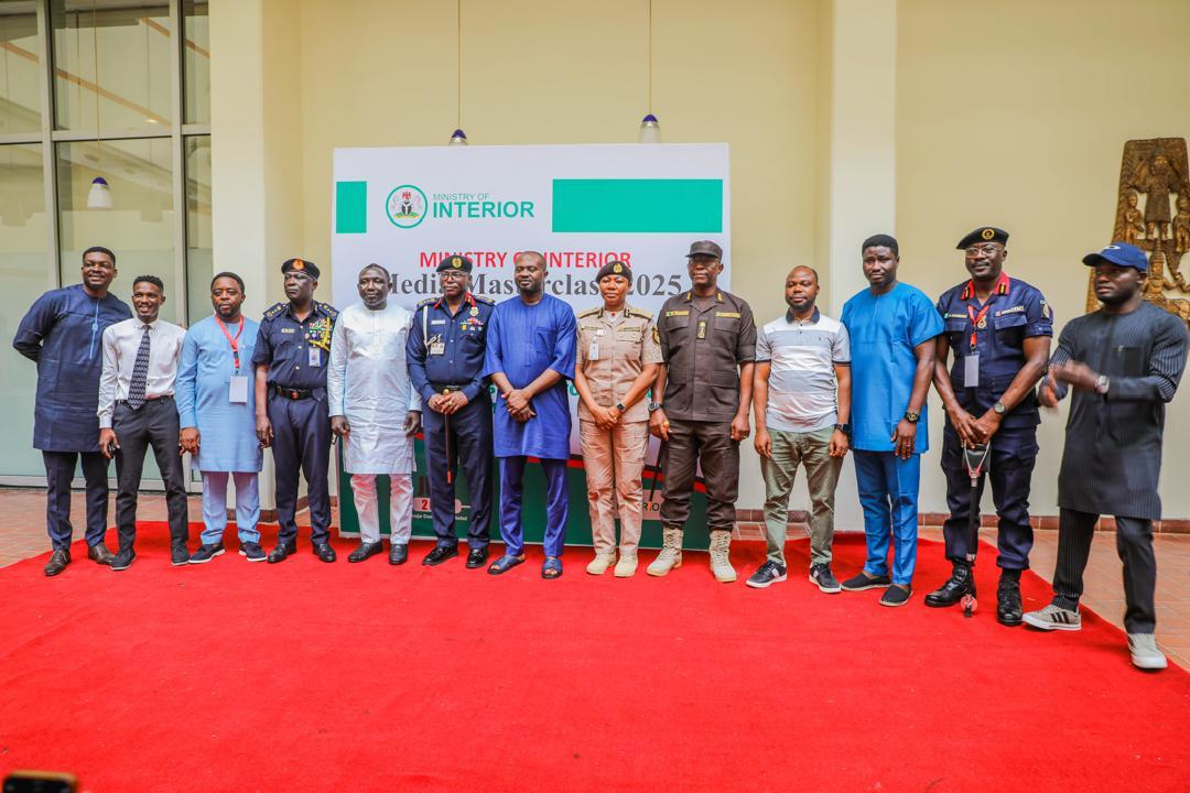 Fedfireng's tweet image. The Ministry of Interior hosted a Media Masterclass for PROs of its 6 agencies today in Abuja, themed "Beyond Press Statements."
HM Dr. Olubunmi Tunji-Ojo urged smarter media engagement and synergy between traditional & digital platforms. #InteriorMedia #PublicEngagement…