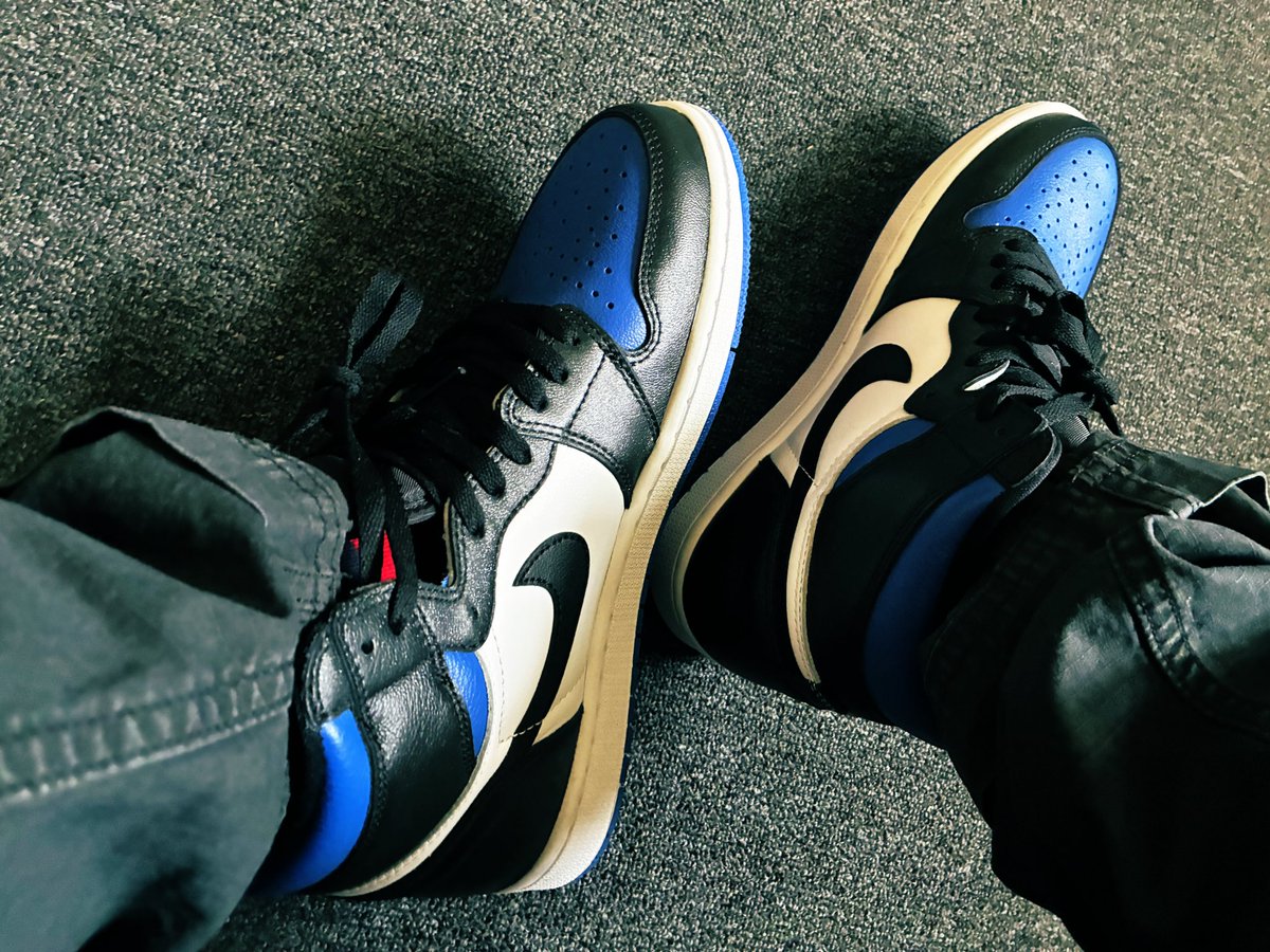 uncle_rjs's tweet image. #comfortking @jadendaly.
We wear blue to symbolize the peace we protect and celebrate! #thepusher #KOTD #yoursneakersaredope