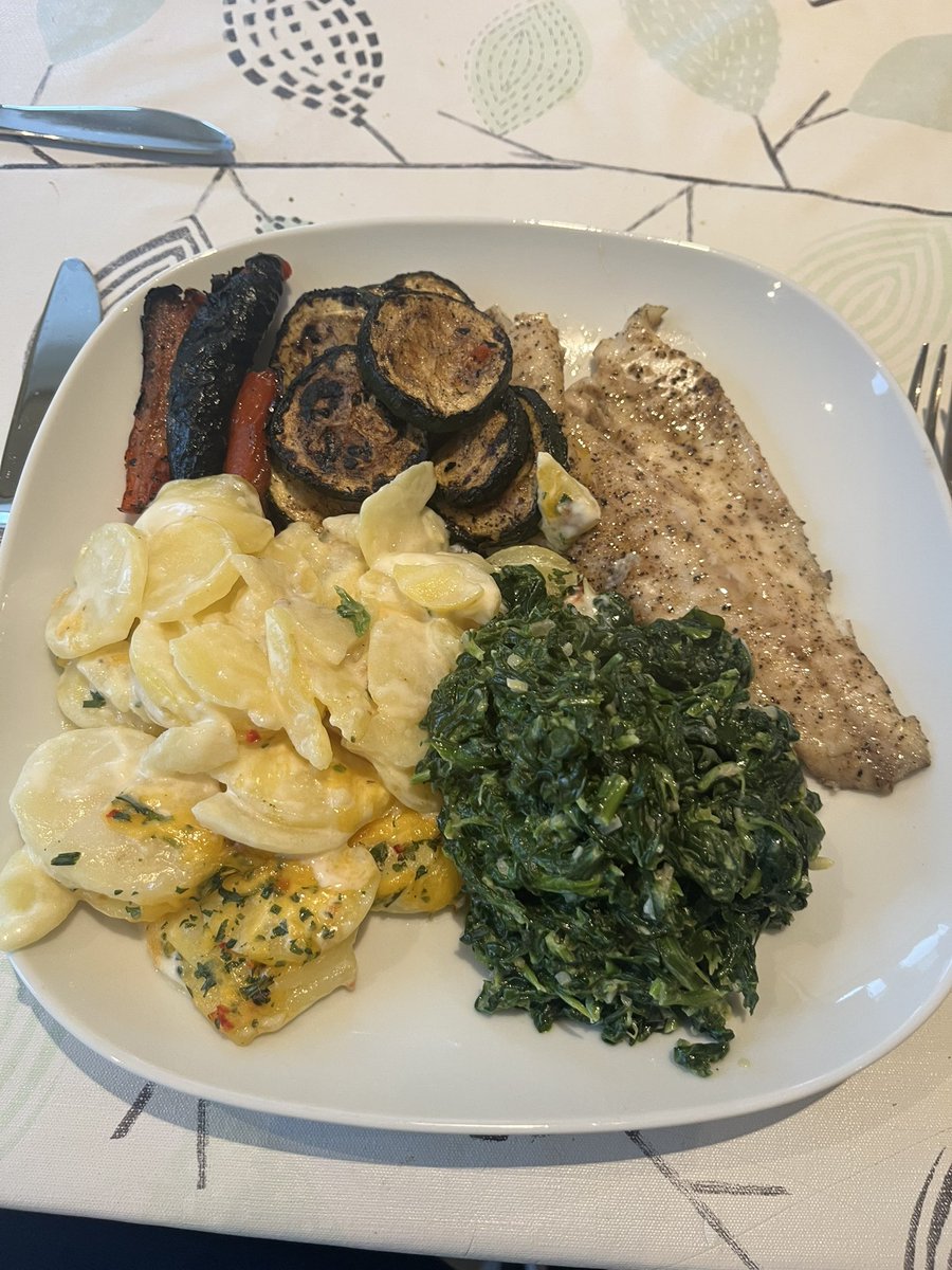 Smoke_N_Motors's tweet image. We had some left over Creamed Spinach, grilled peppers and Aubergines from last nights cook, so decided to team it up with some grilled Sea Bass and potato au gratin. Love cooking fish on the #BBQ I use my Weber Smokey Joe. 👌