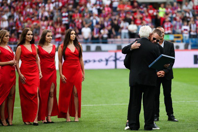 Today, we honor a <a href="/WislaKrakowSA/">Wisła Kraków</a> legend – Henryk Kasperczak 🔵⚪️🔴

📸: <a href="/sportmalopolska/">Sport w Małopolsce</a>