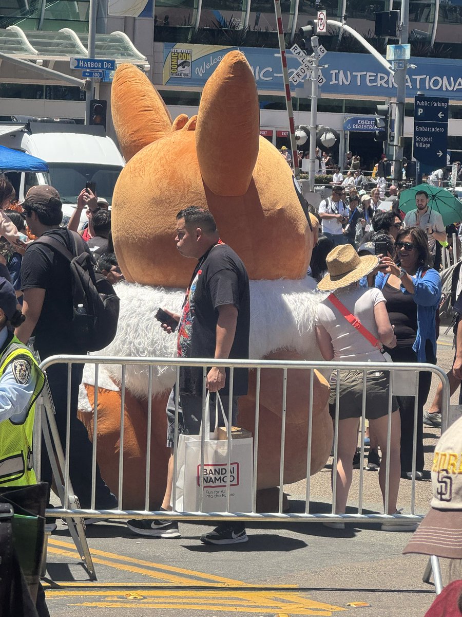 Giant Eevee spotted!
