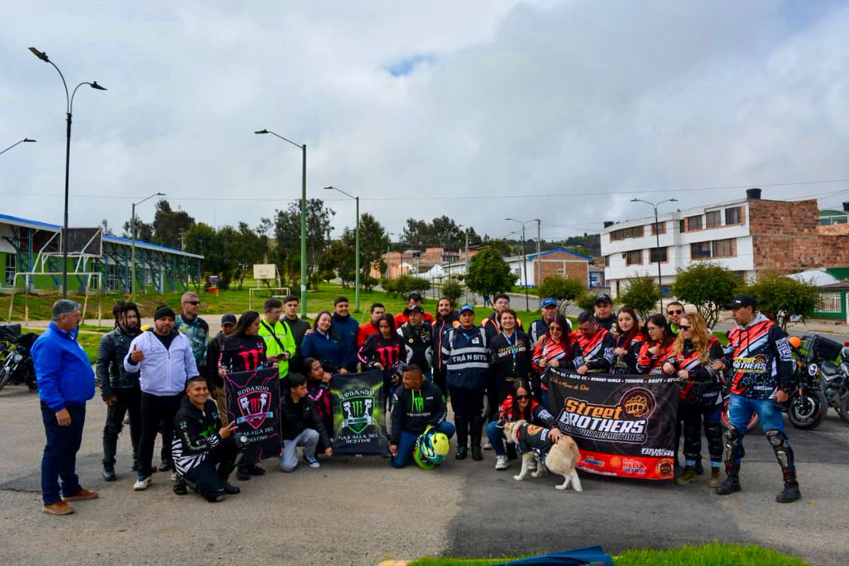 facetasdeboyaca's tweet image. Cientos de motociclistas participaron en la 'Gran cambiatón de cascos'.
Los moteros firmaron el acuerdo por la seguridad en las calles de Tunja.
@MovilidadTunja
#Tunja #FacetasDeBoyacá