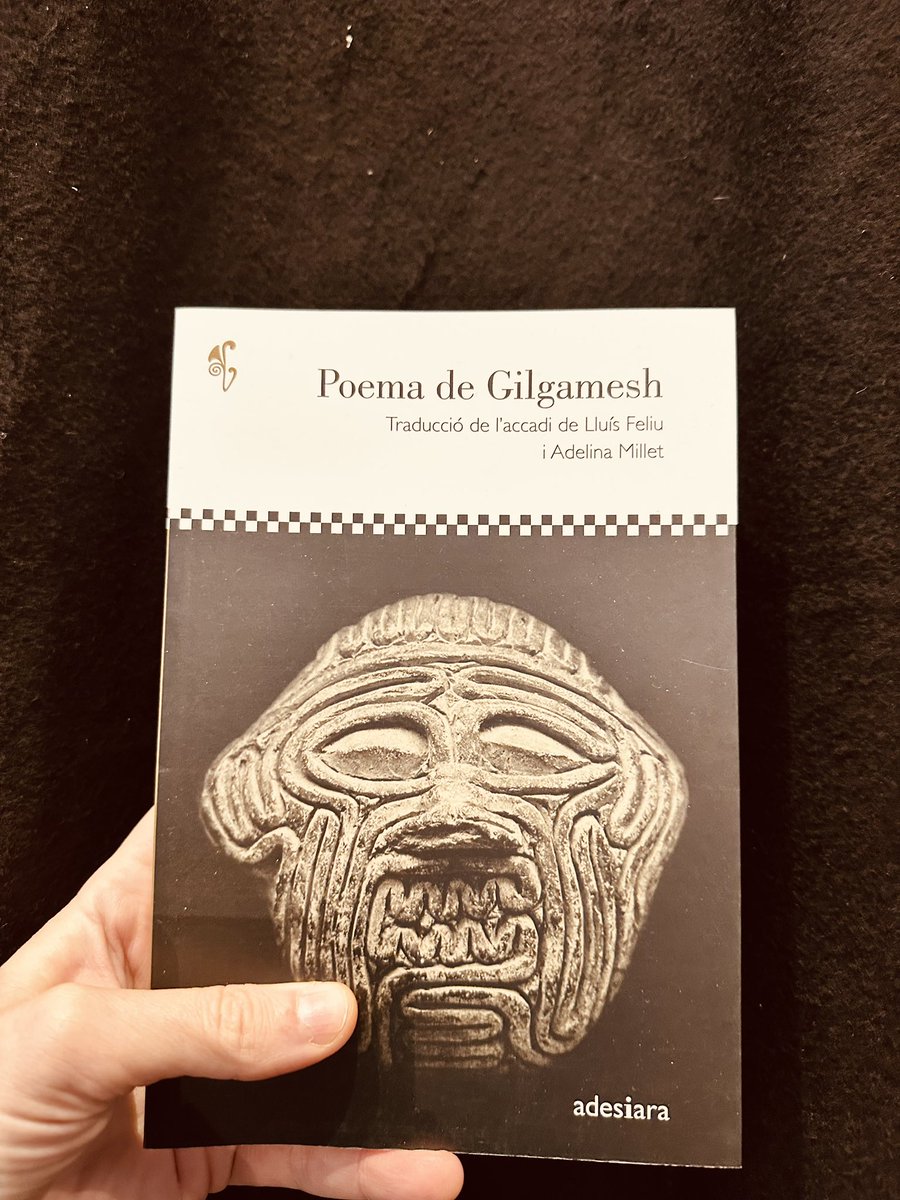 ADESIARAEDITORI's tweet image. Mai no sabrem del tot per quina raó hi ha obres immortals, però aquesta n’és una. Primera fita de la literatura universal, culminació de més de tres mil anys d’escriptura cuneïforme, la vellesa del text harmonitza com en cap altra creació amb la bellesa i la força de les imatges.