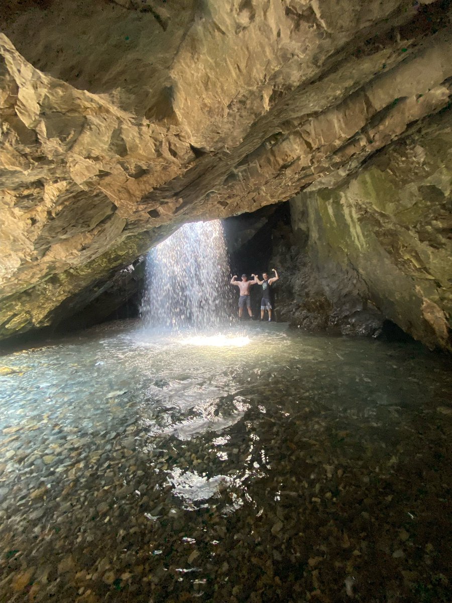 InfiniteGrunt's tweet image. Found a cave