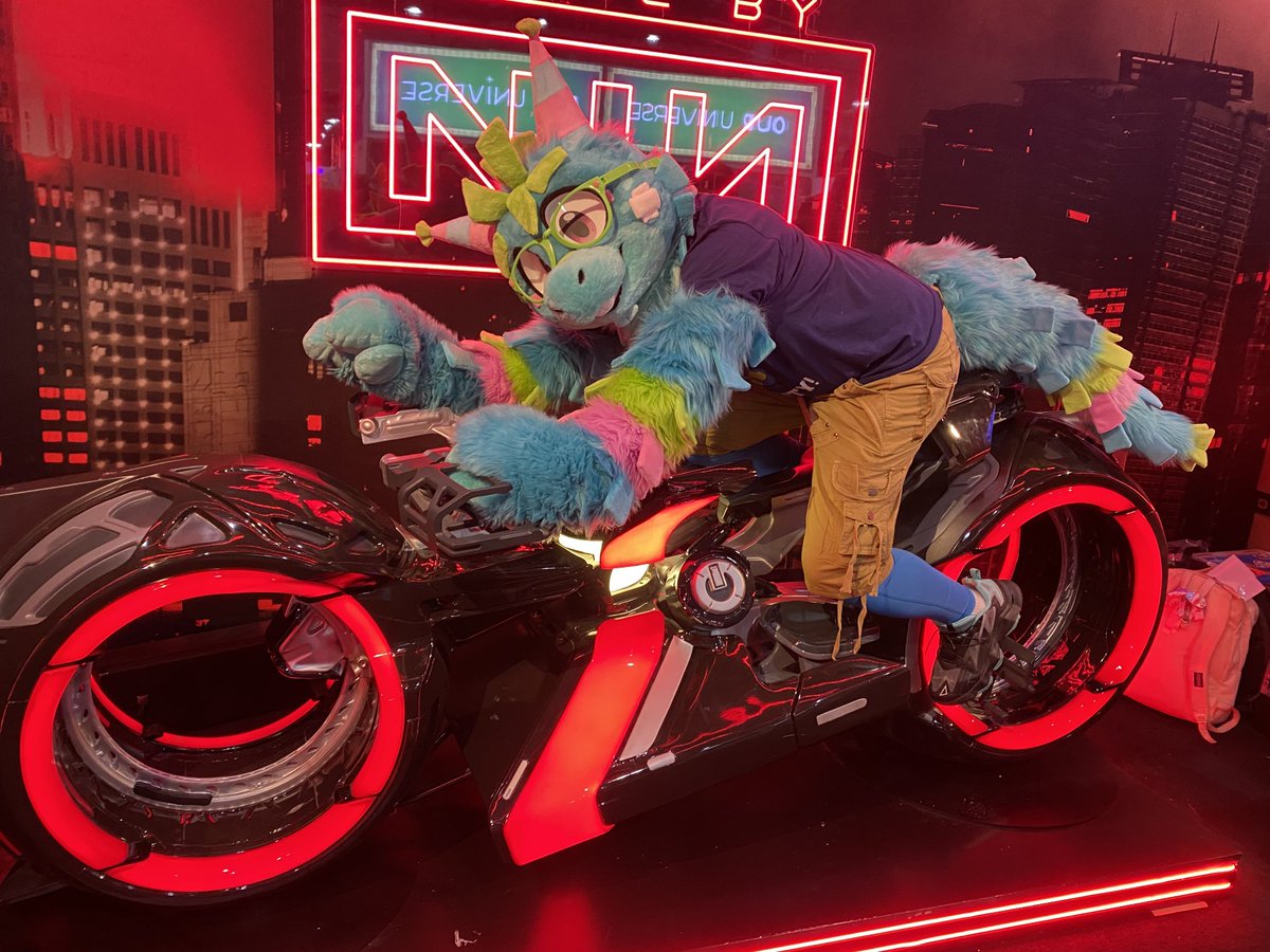 This piñata rode the Tron lightcycle! 

#FursuitFriday #Tron #SDCC #ComicCon