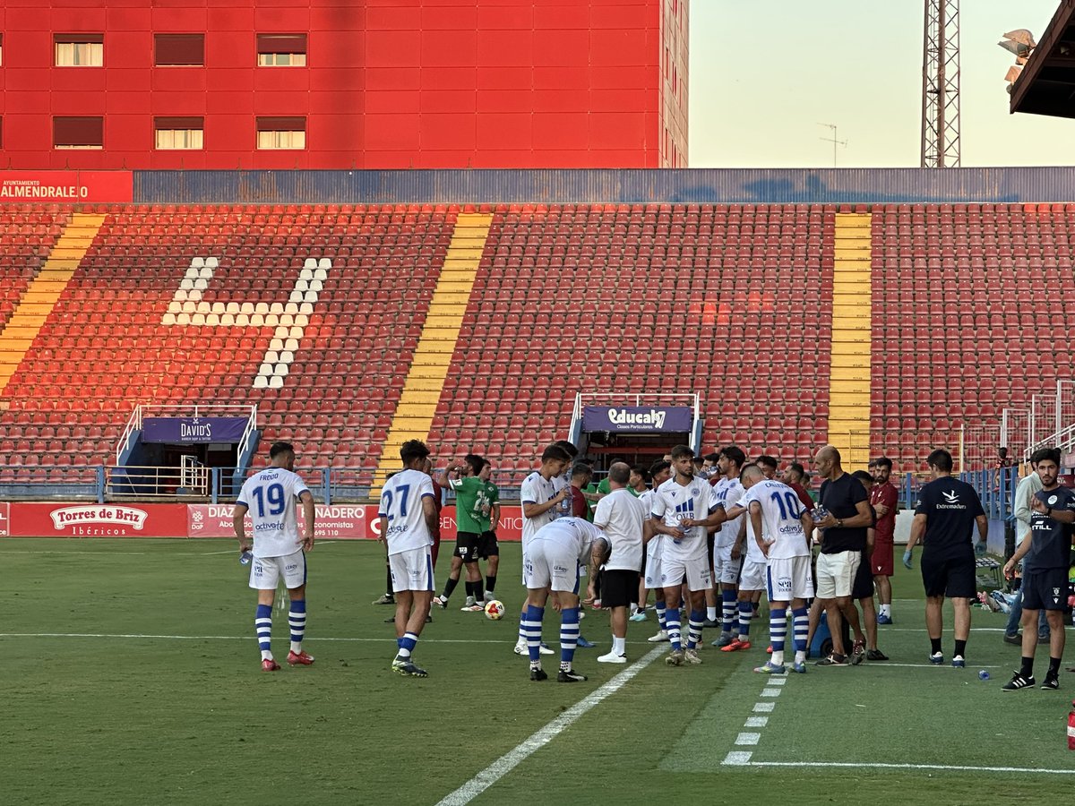 CDExt1924's tweet image. ⏱️ 30’ | Extremadura 0️⃣-0️⃣ Zamora
⏸️💧 Pausa de hidratación.
#ExtremaduraZamora #Pretemporada