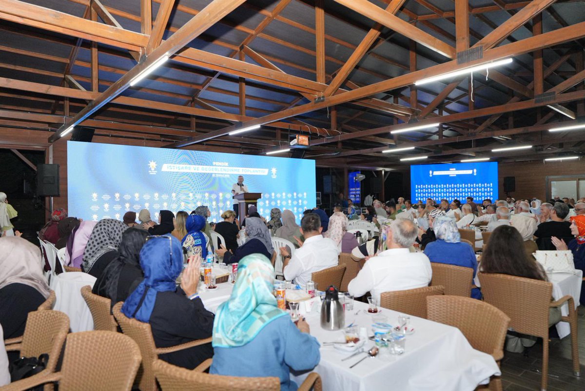 AK Parti İstanbul Milletvekilimiz Yahya Çelik ve İlçe Başkanımız Özer Sarıkaya’nın katılımıyla, Pendik’te 3 kadememiz ve meclis üyelerimizle istişare ve değerlendirme toplantımızı gerçekleştirdik.

İlk günkü heyecanla, Pendik için azimle çalışmaya devam edeceğiz.