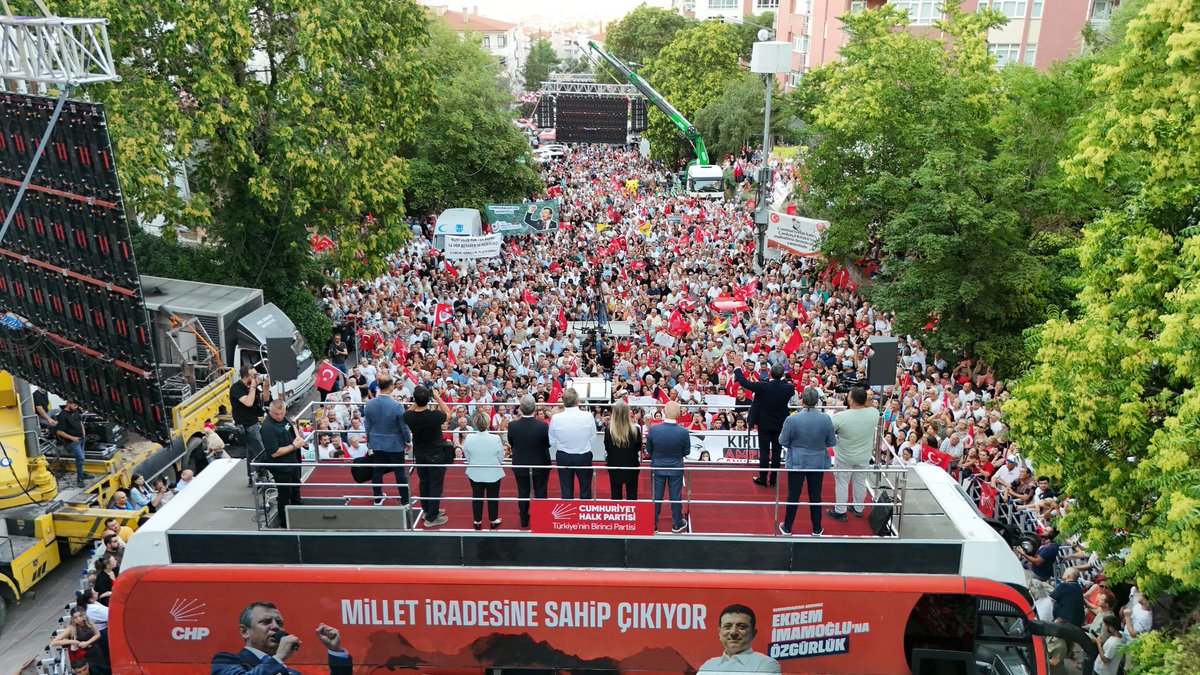 dk_imamoglu's tweet image. Bugün Ankara’da yalnızca bir ofisin kapılarını açmadık… Bugün, hep birlikte hayalini kurduğumuz geleceğe ilk adımı attık. Bu özel günde, sevgili eşim, Cumhurbaşkanı Adayımız Ekrem İmamoğlu açılışta aramızda olamasa da, aynı umutla, aynı inançla yüreği bizimleydi.…