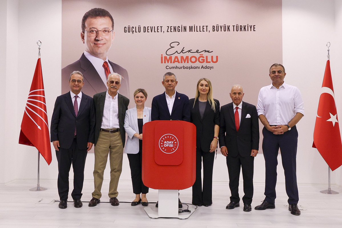 dk_imamoglu's tweet image. Bugün Ankara’da yalnızca bir ofisin kapılarını açmadık… Bugün, hep birlikte hayalini kurduğumuz geleceğe ilk adımı attık. Bu özel günde, sevgili eşim, Cumhurbaşkanı Adayımız Ekrem İmamoğlu açılışta aramızda olamasa da, aynı umutla, aynı inançla yüreği bizimleydi.…