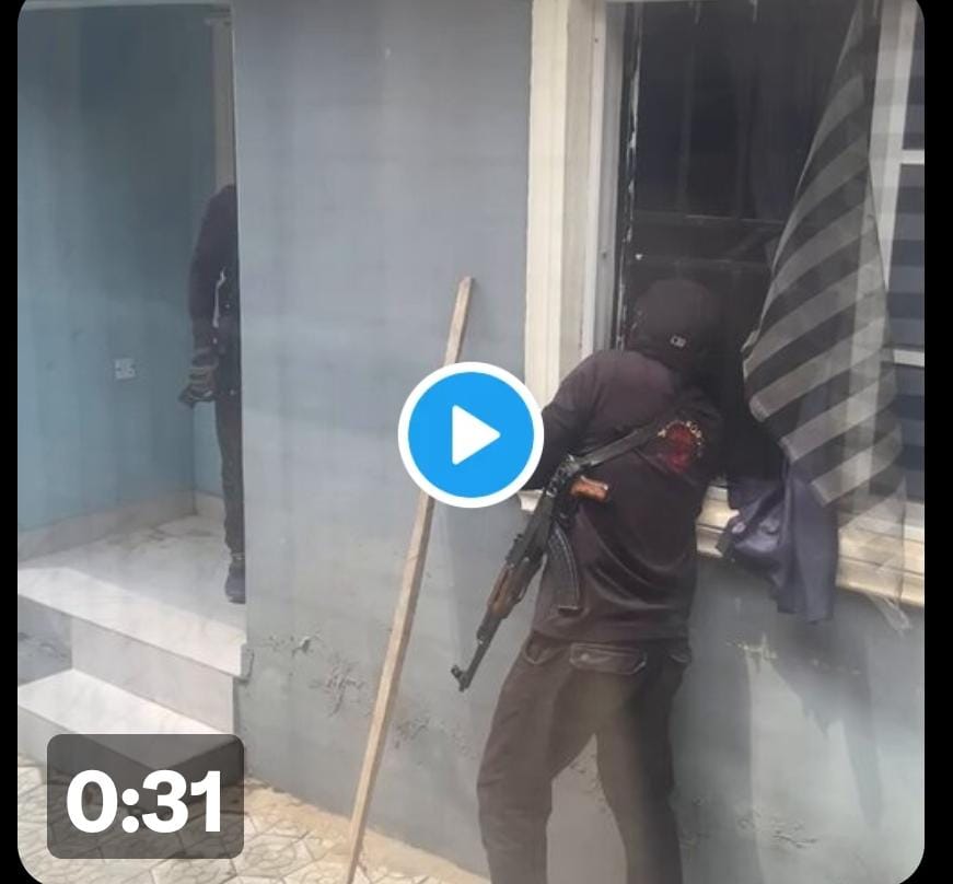 PoliceNG's tweet image. EKITI STATE POLICE COMMAND
26TH JULY, 2025
PRESS RELEASE: House Breaking By Armed Security Operatives;
✓ Ekiti State Commissioner of Police Orders discrete investigation
✓ Pledges justice, calls for calm.
The Ekiti Police Command is not unaware of the video…