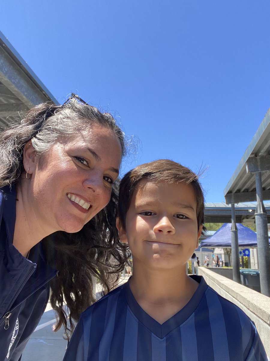 Welcome back <a href="/SBUSD_NEWS/">SBUSD NEWS</a> ! Great time with ballet folklorico, free fingerprinting for volunteers, free haircuts, and tons of resources for families! Off to a great 25-26 school year! <a href="/Supt_SBUSD/">Jose A. Espinoza</a> 🐬💙🤍🩵