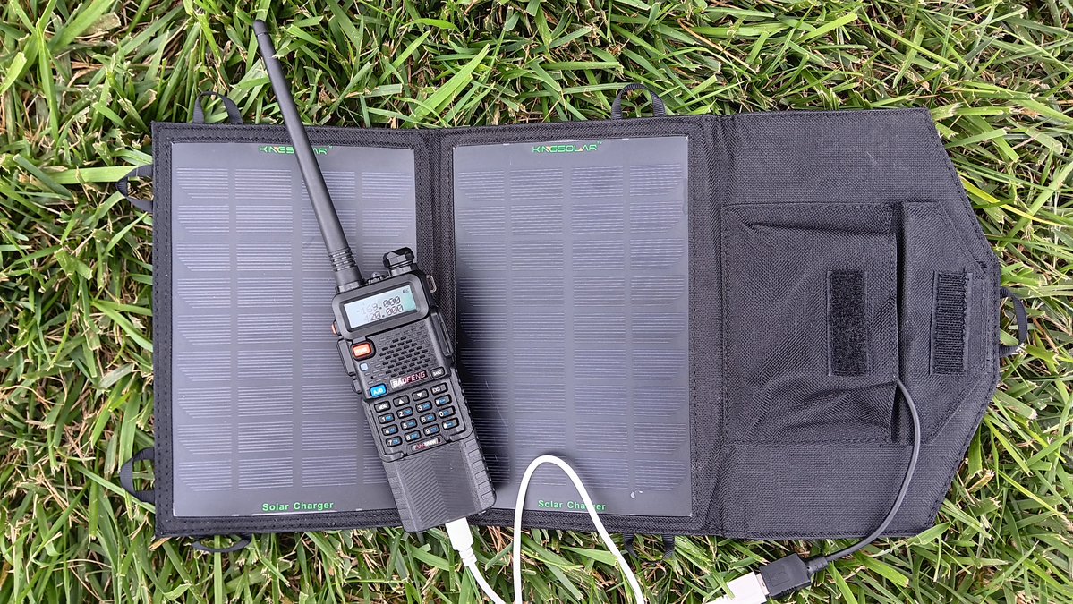 Grunt0313's tweet image. What happens when the grid goes down?
In direct sunlight this small solar panel will charge a Baofeng UV5R with extended battery from 0 to full in about 3 hours (That is under ideal conditions at mid day in the summer without a cloud in the sky)
And it folds up to be the size…