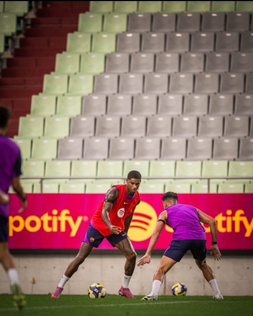📸 Marcus Rashford in Barcelona training. 

(Source: <a href="/FCBarcelona/">FC Barcelona</a>)