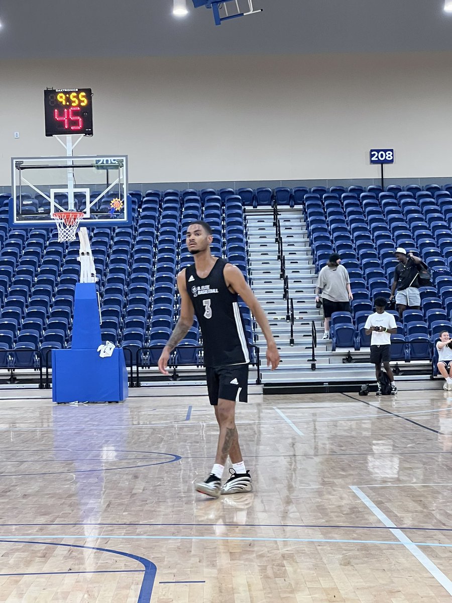 Faron Friend 6’4 guard 2026 with 20 pts early in second half for B Elite Select. Long wing. #BigShots #SummerNationals <a href="/BigShotsGlobal/">BIG SH🏀TS</a>