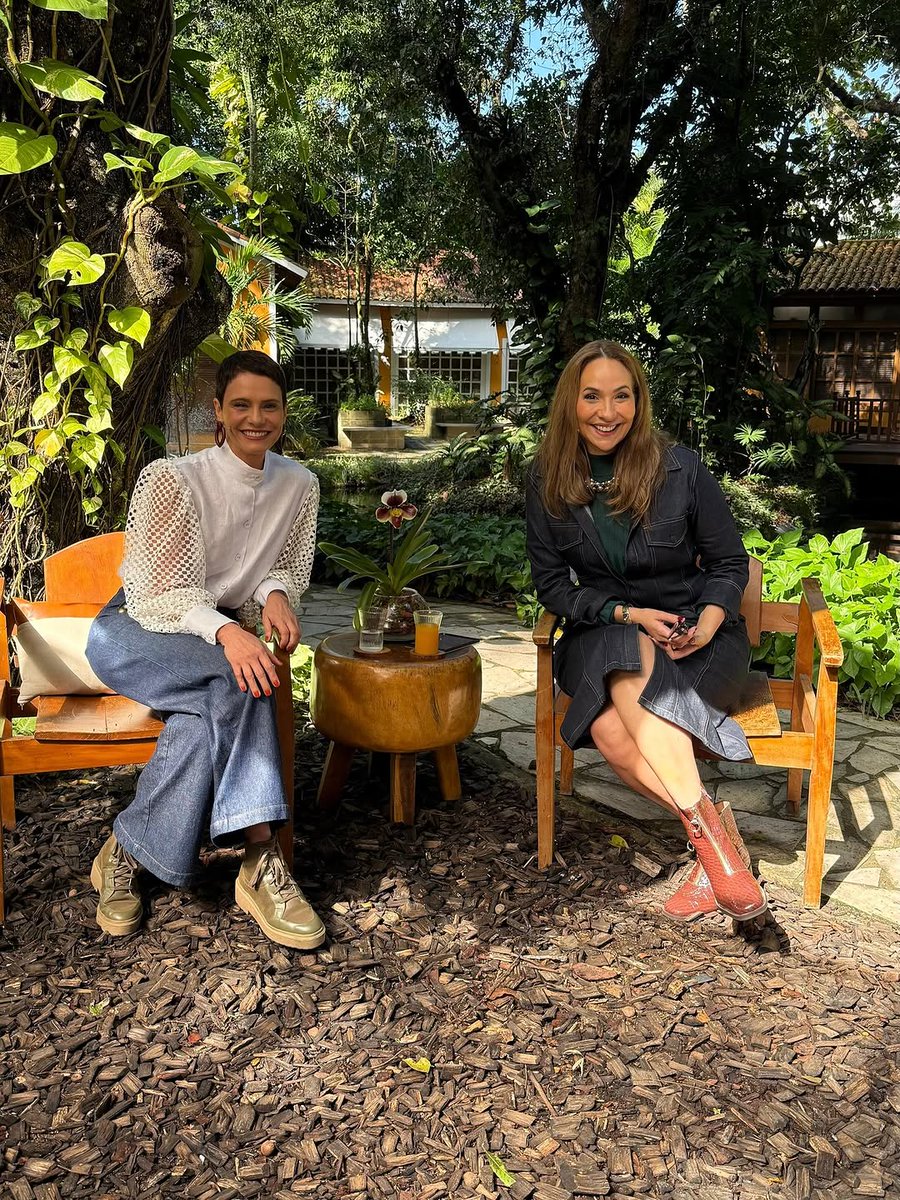 centralmalugall's tweet image. Que dupla maravilhosa!  
Maria Beltrão postou um clique lindíssimo ao lado da nossa Malu Galli, que foi a convidada de hoje no É de Casa!  
A entrevista foi um presente para nós: leve, divertida e repleta de afeto.
#malugalli