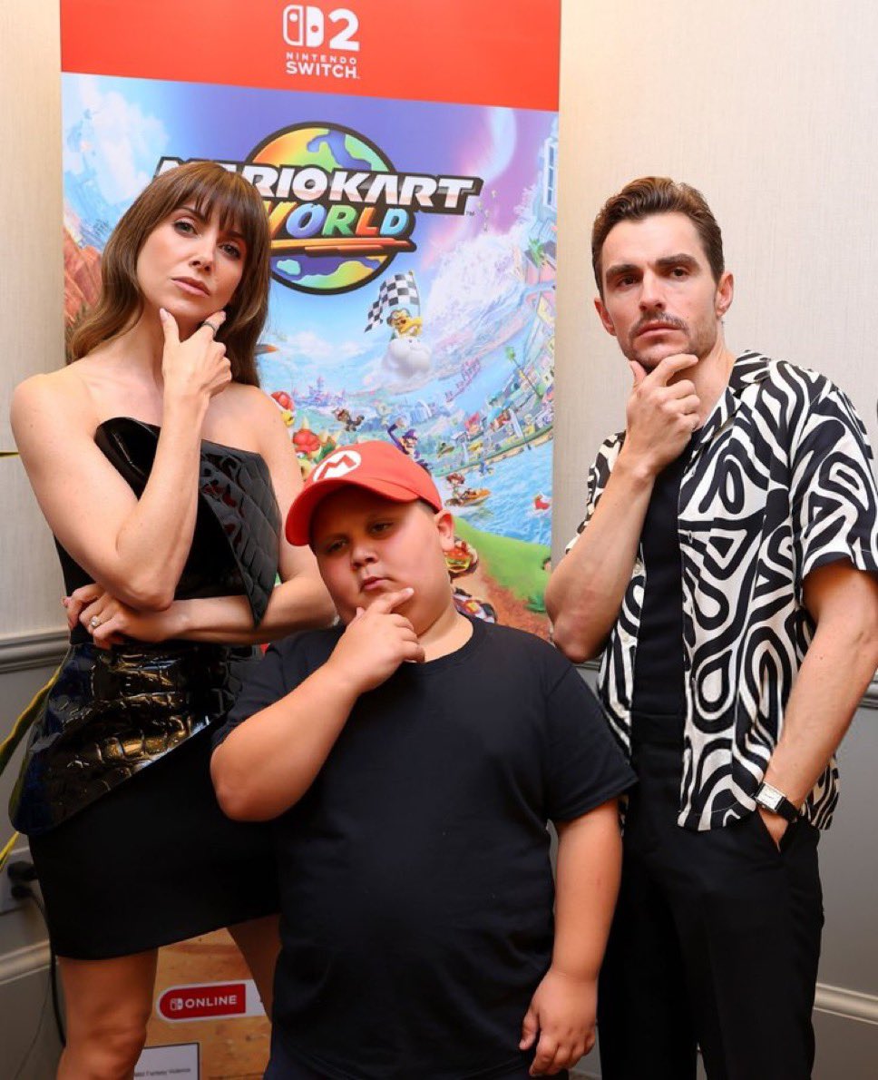 SnarkerKing's tweet image. Allison Brie and Dave Franco are so insulated from what is happening on the Internet that they don’t even know who the Rizzler is, as evidenced by them doing the rizz face incorrectly