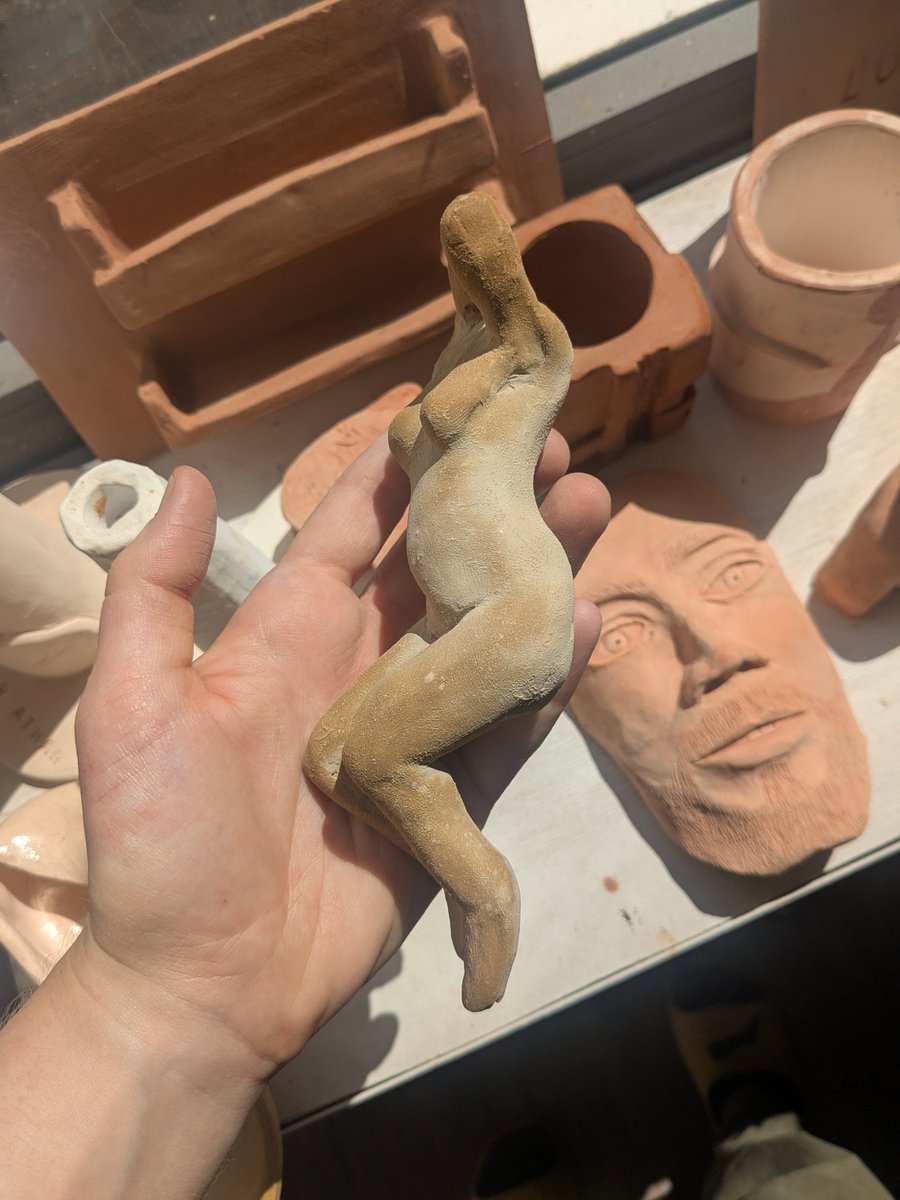Interstitials's tweet image. I came across an artist in mohammedia and he was kind enough to share some studio space + resources with me :) a simple form in 15 mins