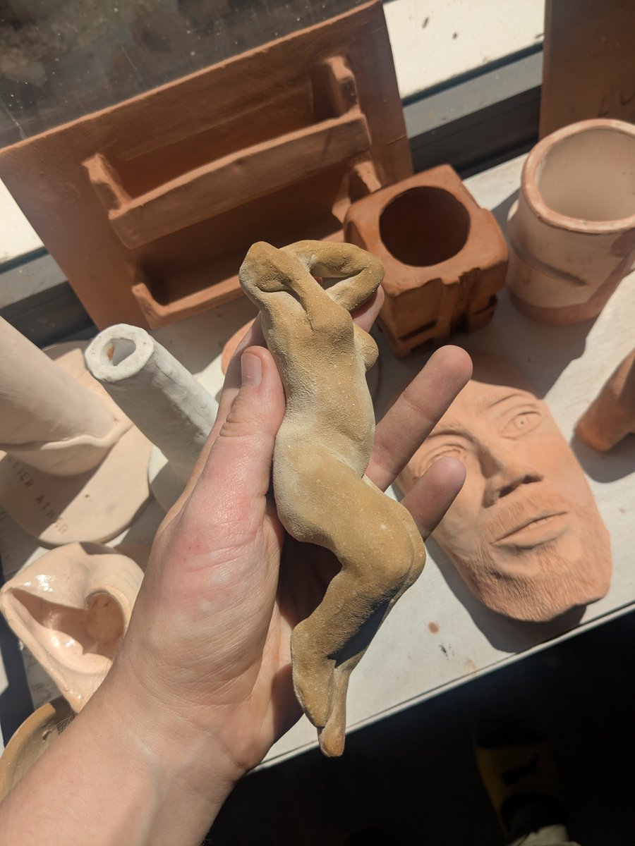 Interstitials's tweet image. I came across an artist in mohammedia and he was kind enough to share some studio space + resources with me :) a simple form in 15 mins