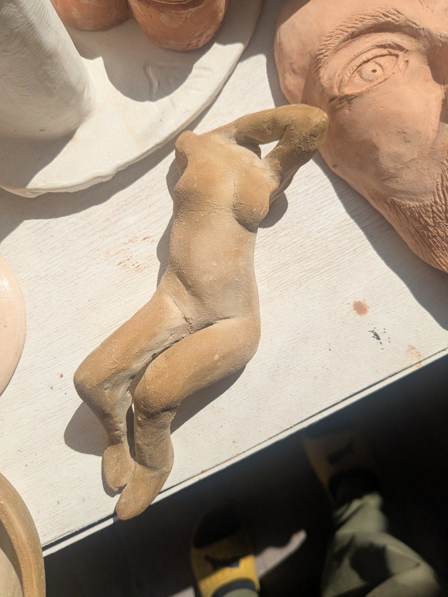 Interstitials's tweet image. I came across an artist in mohammedia and he was kind enough to share some studio space + resources with me :) a simple form in 15 mins