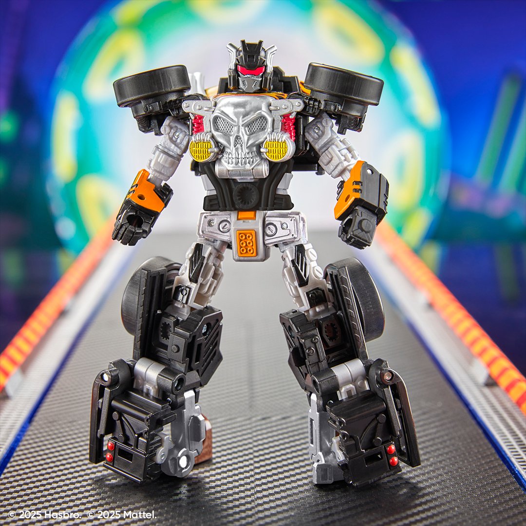 HasbroPulse's tweet image. #HotWheels x #Transformers collab incoming!
#TwinMill and #BoneShaker collide with 5-inch converting robot modes, flame accessories, and serious shelf presence!
Pre-order today on #HasbroPulse at 5pm ET!