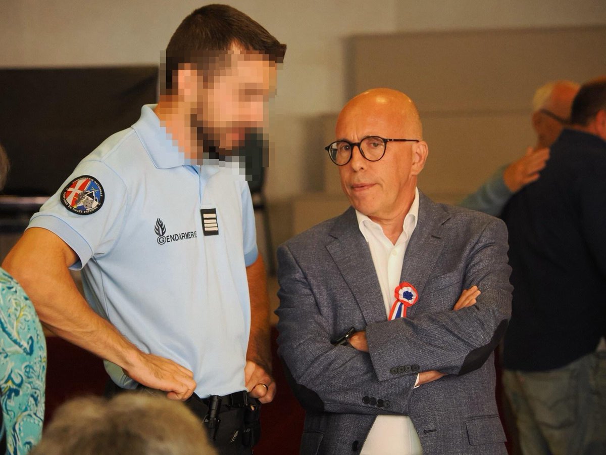 eciotti's tweet image. Si la France tient encore debout, c’est grâce à ses forces de sécurité.
Merci à nos gendarmes, policiers, pompiers et militaires, mobilisés jour et nuit.
Nous leur devons respect, moyens, reconnaissance.