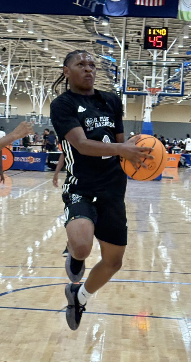 B Elite Select guard Jaylen Tyler (5’8 2027 LC Bird) explodes by his defender with ease and into the lane for the crafty finish!   He’s incredibly quick and that’s before he gets into that second gear!!  Here’s an observation last time we saw the speedy playmaker in action: