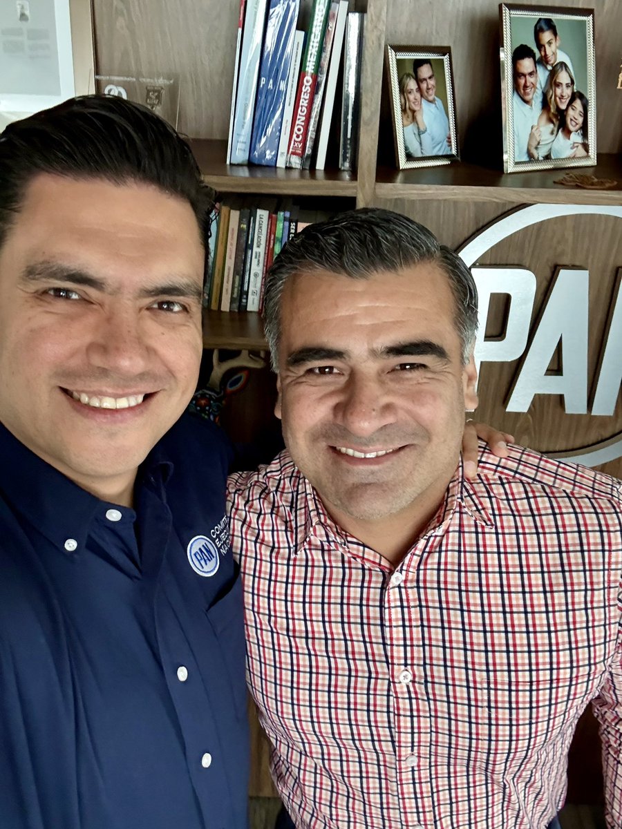 Jorge Romero Herrera (@jorgerohe) on Twitter photo Un gusto platicar con mi querido Alcalde de Colima <a href="/RiultRivera/">Riult Rivera</a> Trabajando juntos por México 🇲🇽 #GobiernosHumanistasPAN Un gusto platicar con mi querido Alcalde de Colima <a href="/RiultRivera/">Riult Rivera</a> Trabajando juntos por México 🇲🇽 #GobiernosHumanistasPAN