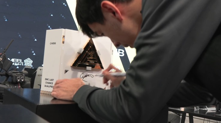 TeamVitality's tweet image. truly @flameZcsgo &apos;s brother in every way 💀