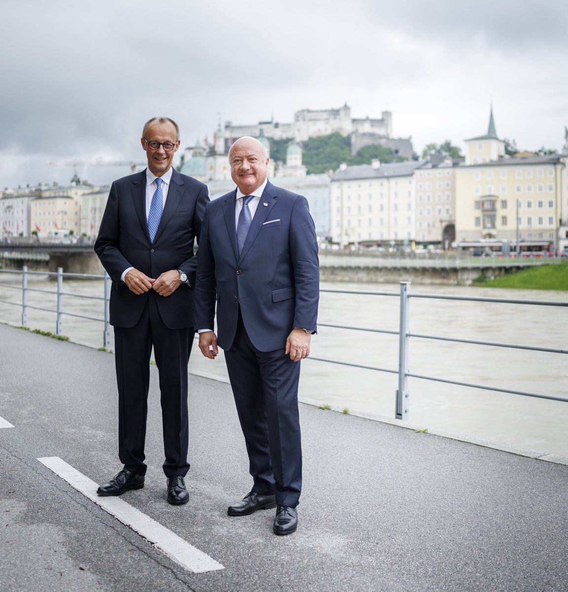 _CStocker's tweet image. Ich freue mich sehr, dass @Bundeskanzler Friedrich Merz heute mein Gast bei den Salzburger Festspielen ist.
Sein Besuch in Salzburg unterstreicht die enge persönliche, politische und kulturelle Verbundenheit zwischen Österreich und Deutschland. Schön, auch einmal in diesem…