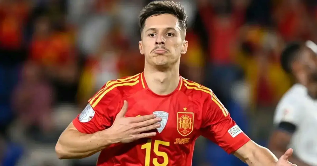 MarwanBelkacem's tweet image. Marca rapporte qu'un club français a sondé le Bayern pour Bryan Zaragoza.
Si c'est l'OM, ce qui est loin d'être sûr, ça pourrait vouloir dire qu'on se rabat sur une piste moins onéreuse, un titulaire "bis" en concurrence avec Rowe.
