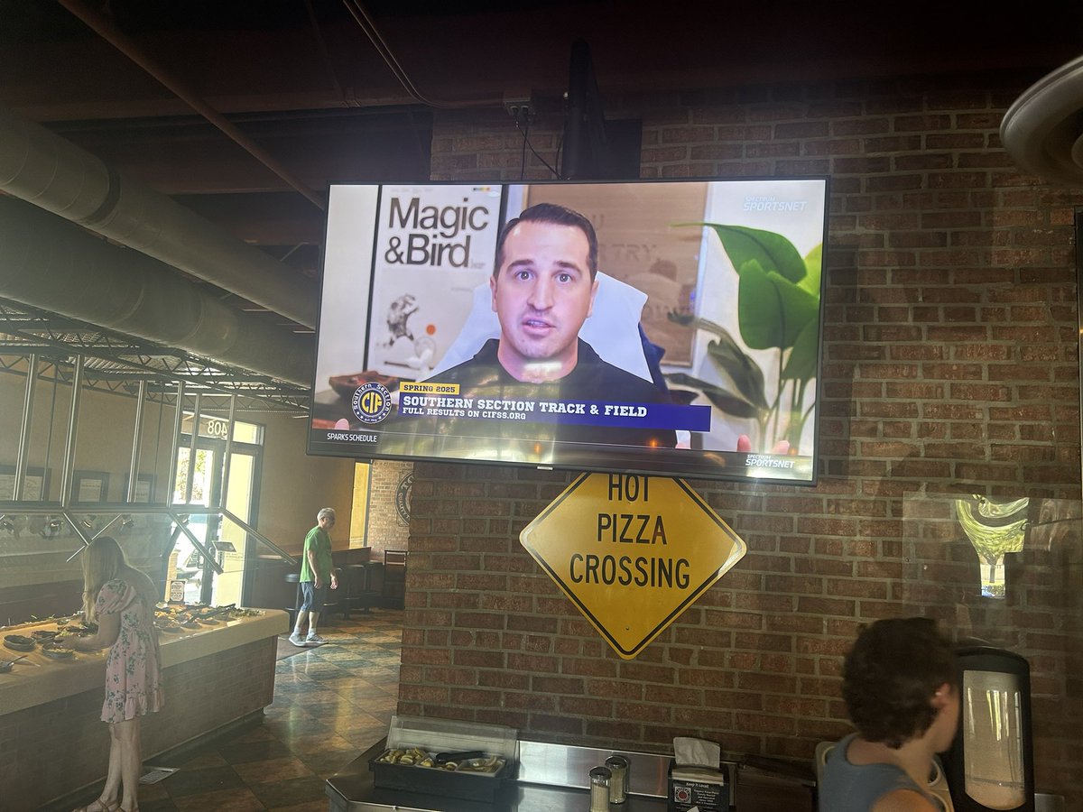 RodMacLean8's tweet image. Having lunch at Toppers.. look who it is!!?? Mr Breakfast burrito!! Looking forward to hearing and following with the HS sports season approaching!! @Tarek_Fattal