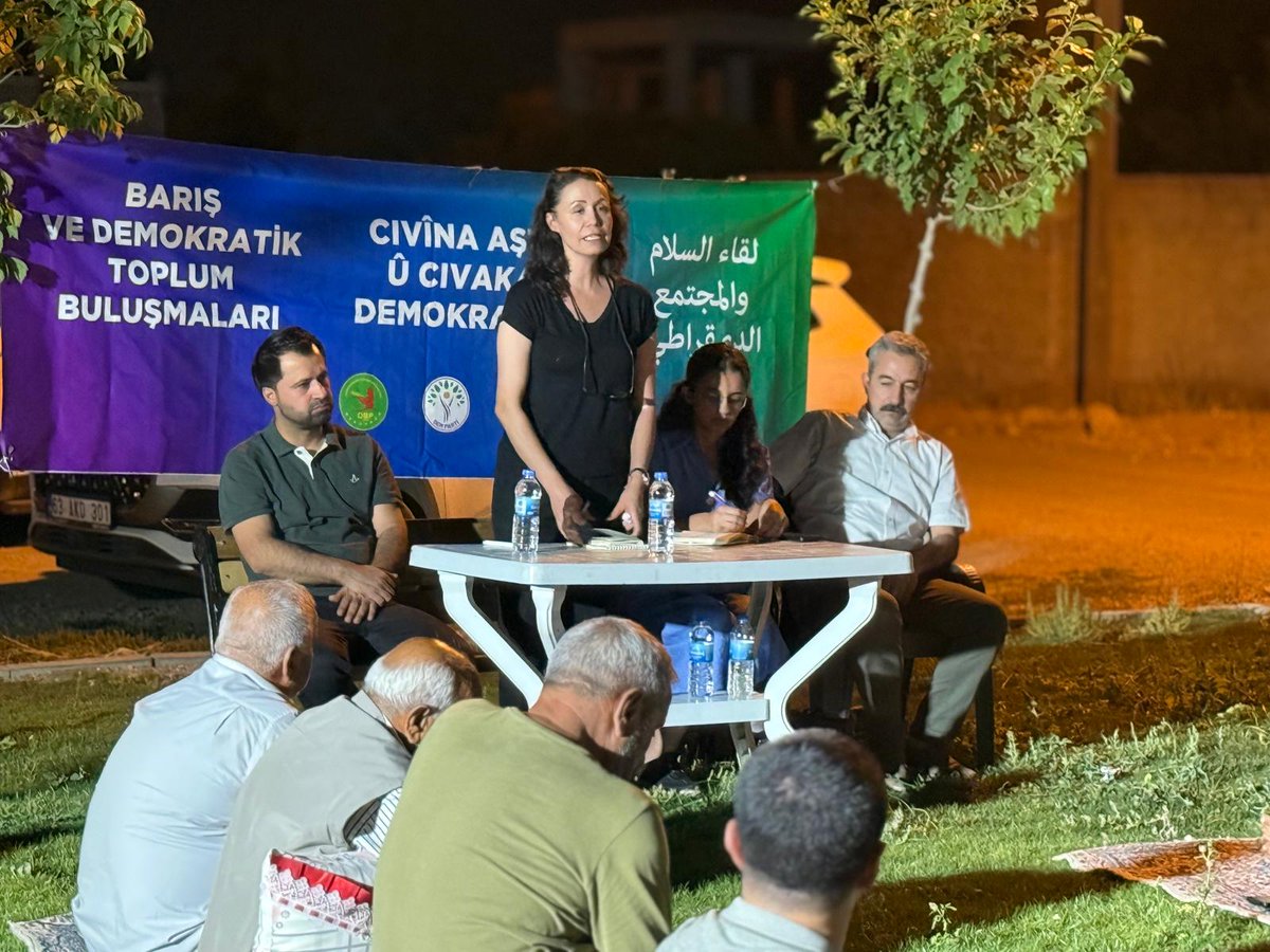 dempartikarakop's tweet image. Barış ve Demokratik Toplum inşasında Karaköprüye bağlı Yarımtepe köyündeydik Süreç hakkında görüş ve önerilerini dinledik.Toplantıya muhtarımız Ali Çoban ve Karaköprü CHP ilçe teşkilatı ve başkanı sn. @ridvancoban da katıldı. Önceki eşbaşkanımiz @ulascoban_Dem teşekkür ediyoruz.