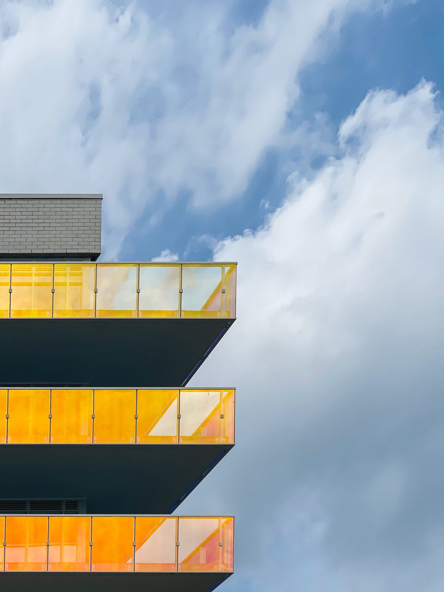 Never before have I seen balcony glass like this.
