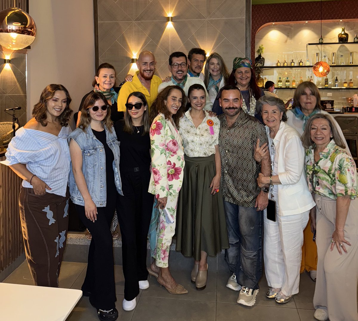 El periodismo y la moda nos unen como pasiones irrenunciables. 

<a href="/jgiraldoreporta/">Juan Carlos Giraldo</a> <a href="/Pilimoon8/">Pilar Luna</a> <a href="/LucetyC/">Lucety Carreño Rojas</a> <a href="/CamilaVillamilN/">Camila Villamil N</a> <a href="/adriviajar/">Adriana Garzon</a> <a href="/castanopilar/">Pilar Castaño</a> <a href="/IXEL_MODA/">IXEL MODA</a>