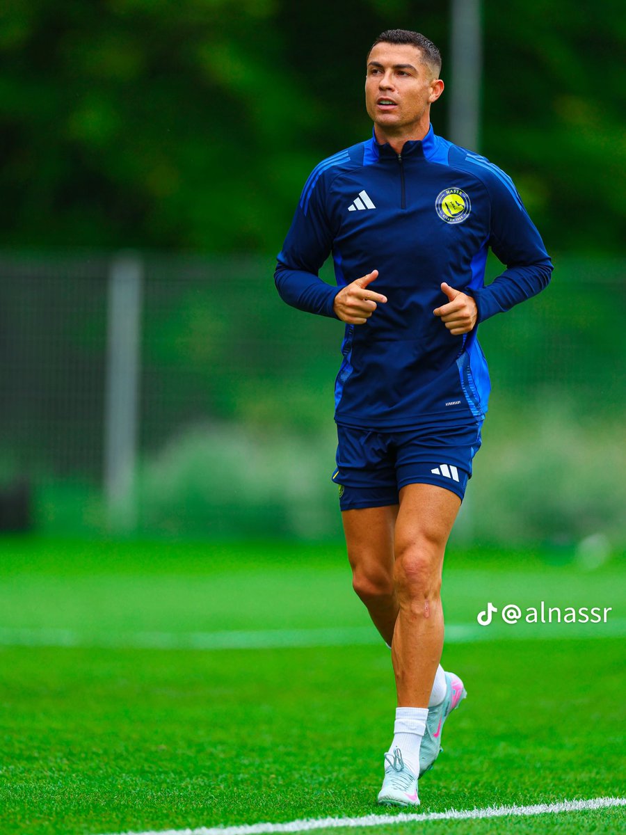 Tipsguru6's tweet image. The GOAT 🐐, no one comes close, he will surely get a trophy for Alnassr this coming season 💯
#CR7