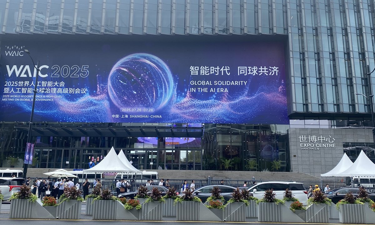 YDunhai's tweet image. WAIC2025 gathers global AI leaders like Hinton, Yao & Nvidia, showcasing China’s open collaboration in AI innovation. Growth over barriers! #AI #TechCooperation #ChinaInnovation