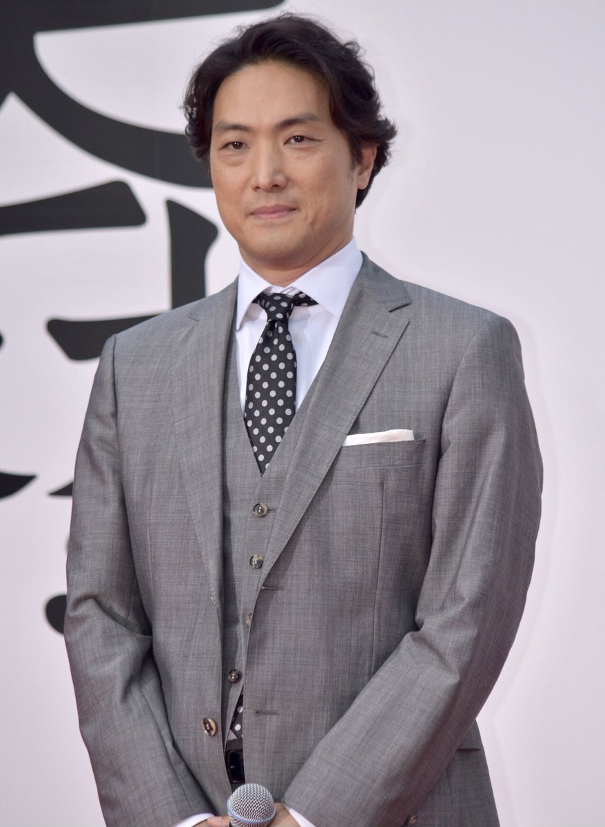 誕生日 since 1974
世田谷区出身
俳優〇幹二朗さんと
女優佐久間良子さんとの
二卵性双生児
長男として生誕
暁星高校在学中の
15のとき単身渡米
🇺🇸で高校•大学に進み
その後
一般企業を経て
23年前
舞台『鹿鳴館』で
俳優デビュー
リアタイ
多彩な舞台🎬📺で活躍する
サラブレなイケおじ俳優